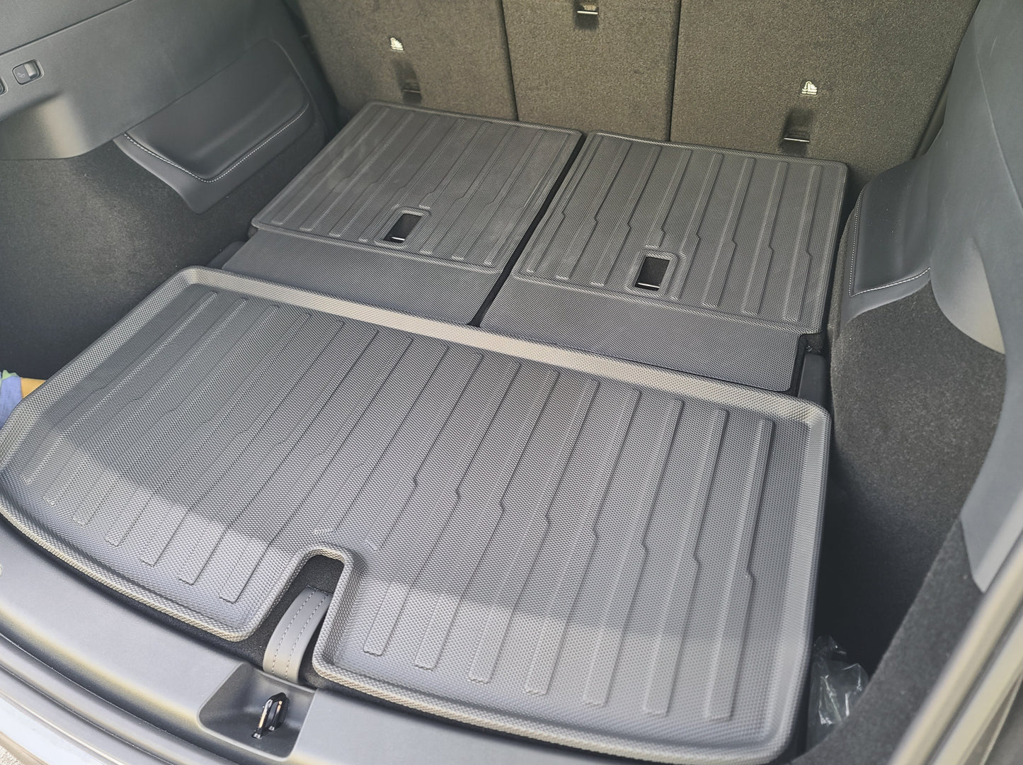 Model Y 7 Seaters: TPO Trunk Area Mat (3 PCs)