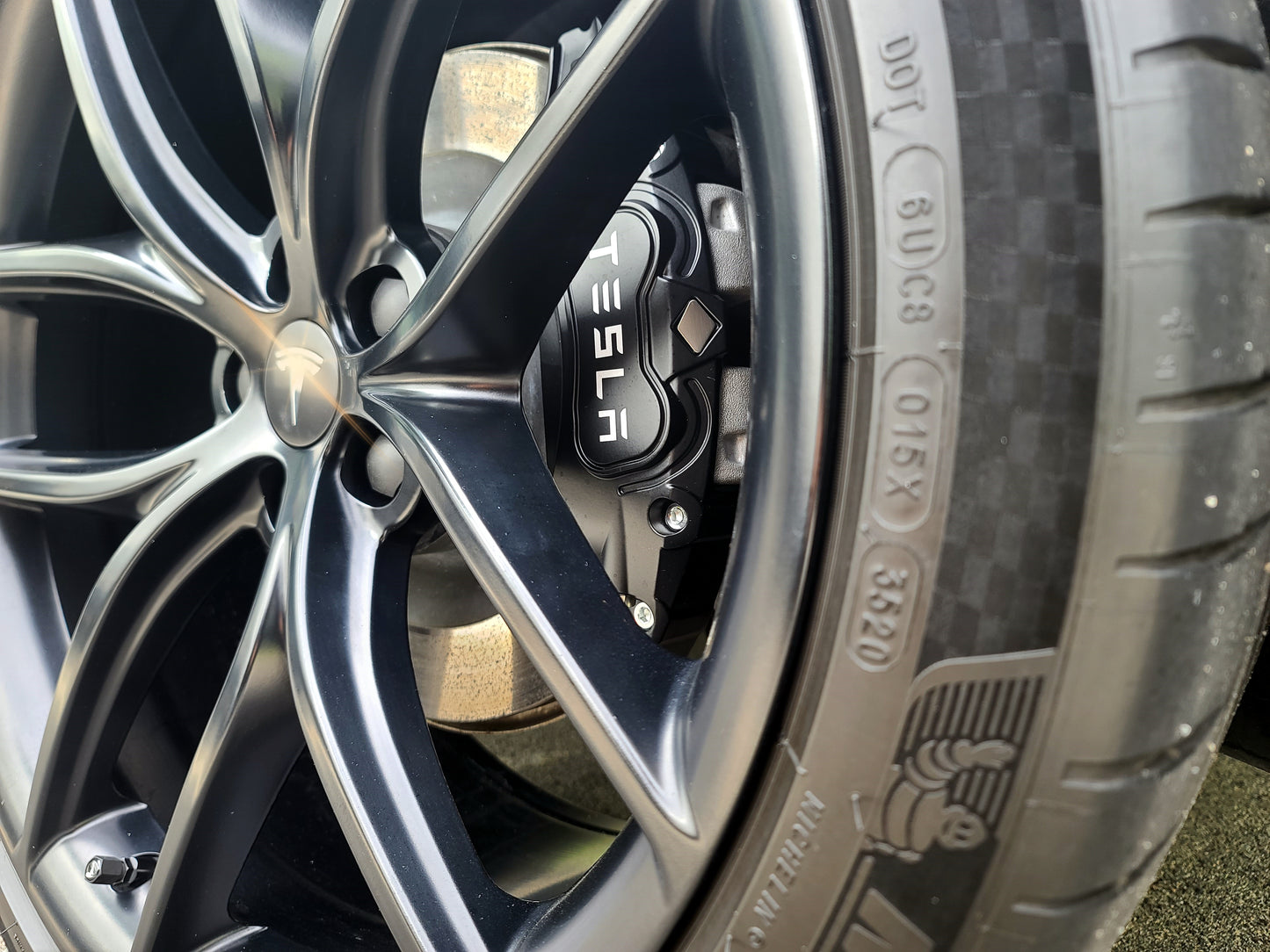 Model 3 Legacy/ Highland 2017-2025: Decorative Brake Caliper Cover Aluminum Alloy (18'' & 19'')