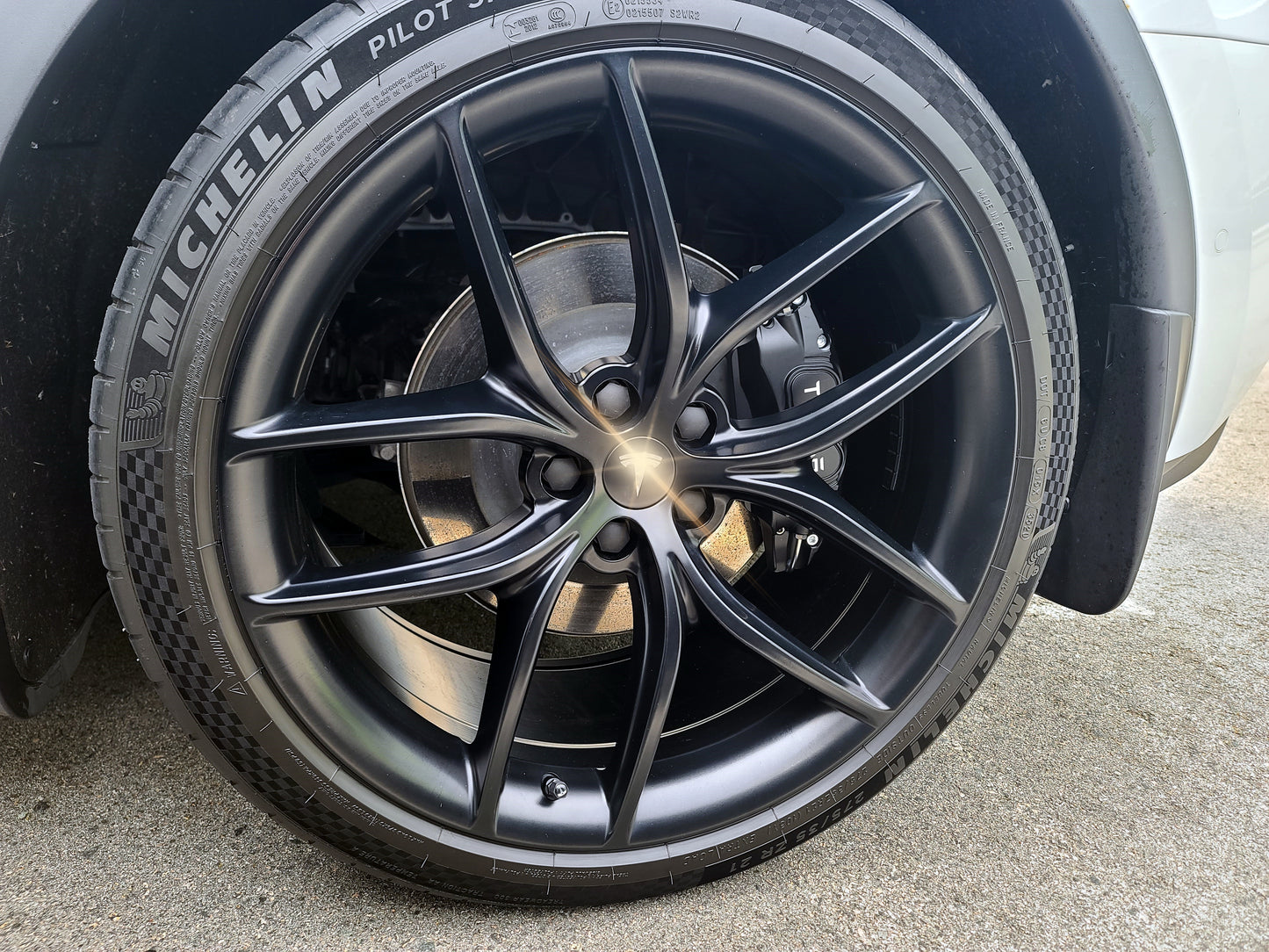 Model 3 Legacy/ Highland 2017-2025: Decorative Brake Caliper Cover Aluminum Alloy (18'' & 19'')