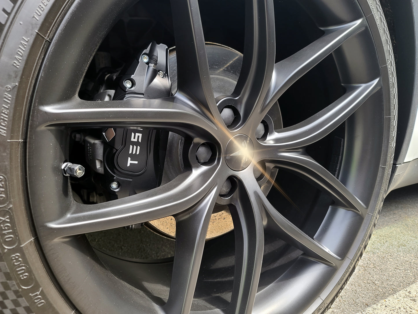 Model 3 Legacy/ Highland 2017-2025: Decorative Brake Caliper Cover Aluminum Alloy (18'' & 19'')