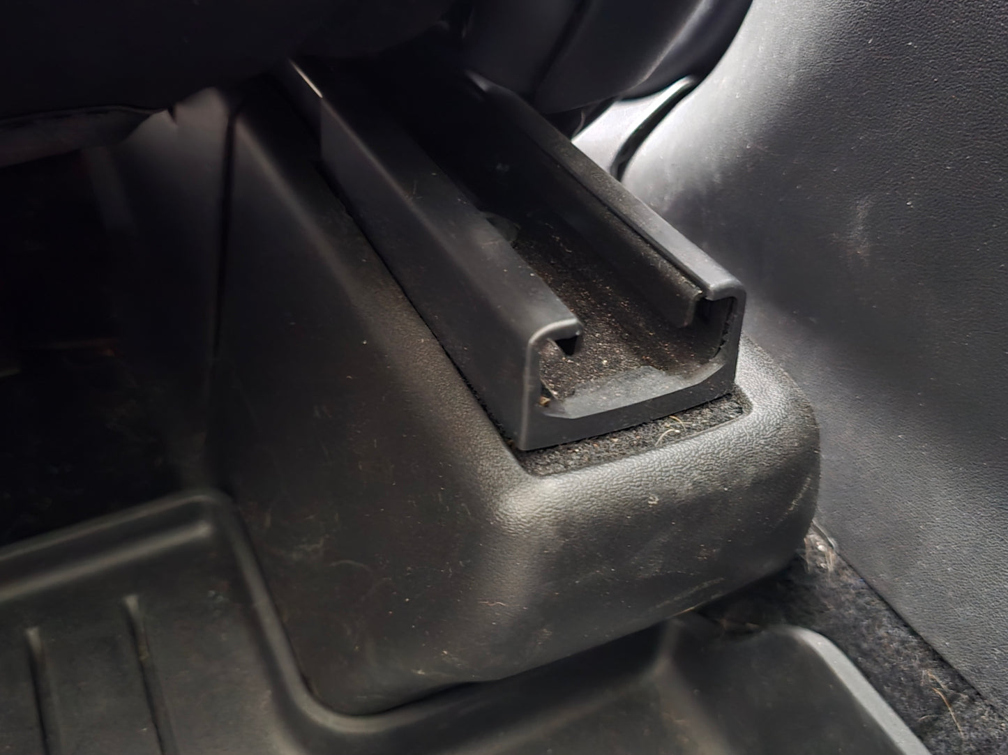 Model 3 Legacy/ Y Legacy 2020-2023: Rear Seat Rail Caps (4 PCs)
