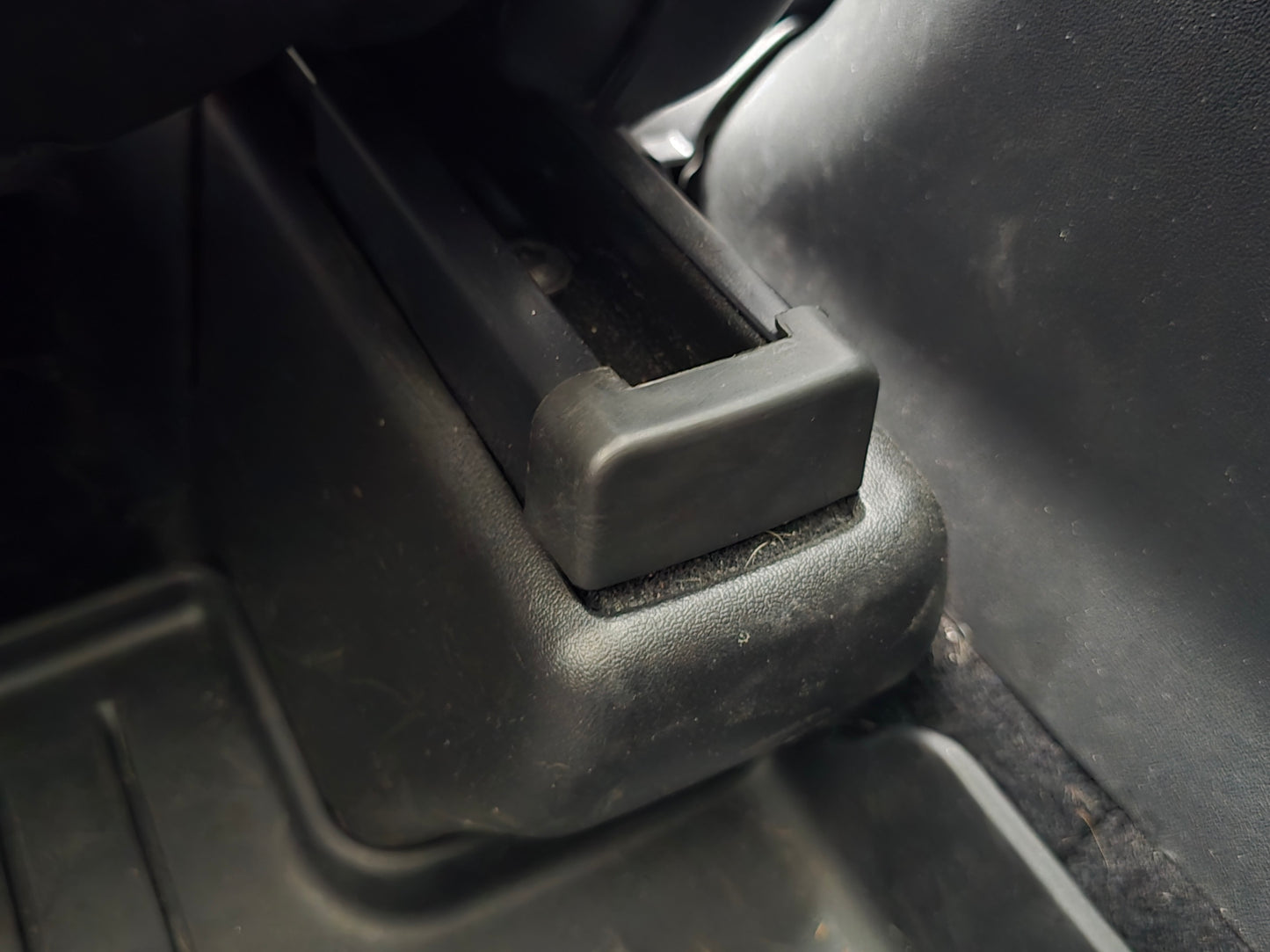 Model 3 Legacy/ Y Legacy 2020-2023: Rear Seat Rail Caps (4 PCs)