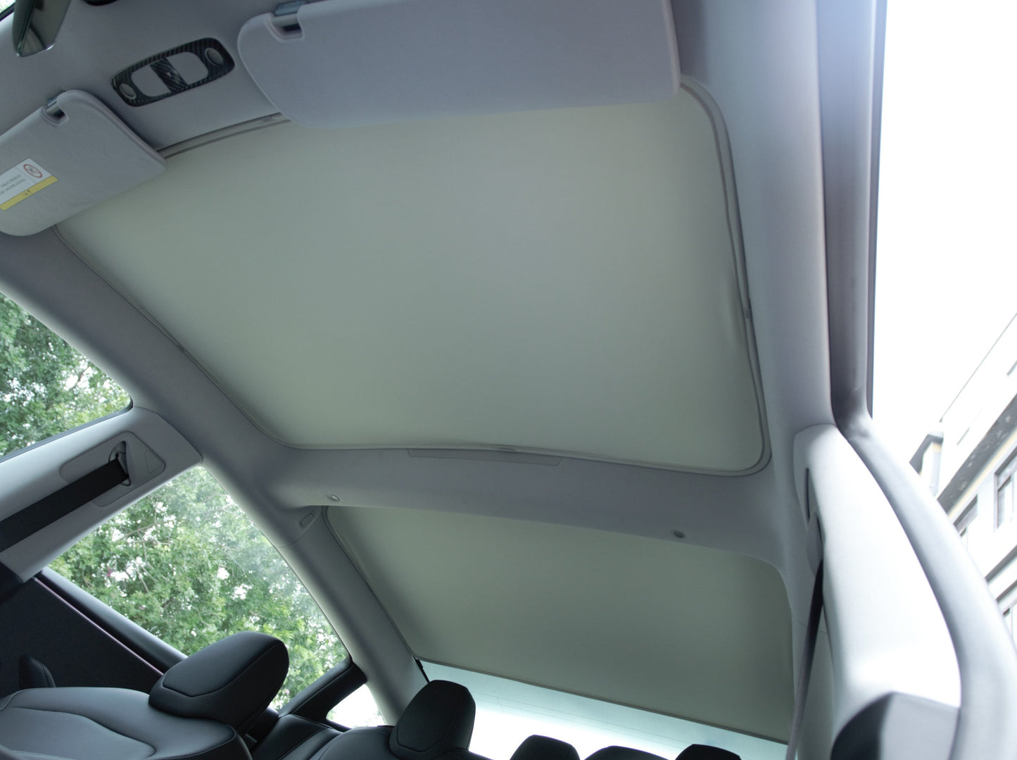 Model 3 Highland 2024-2025: Panoramic Glass Roof Sunshades