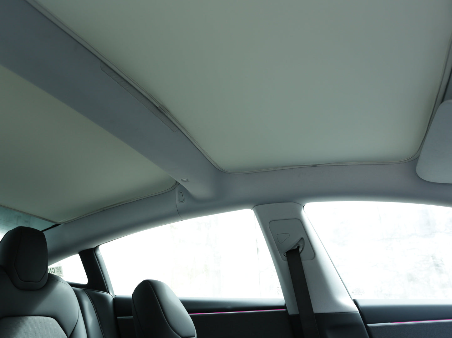 Model 3 Highland 2024-2025: Panoramic Glass Roof Sunshades