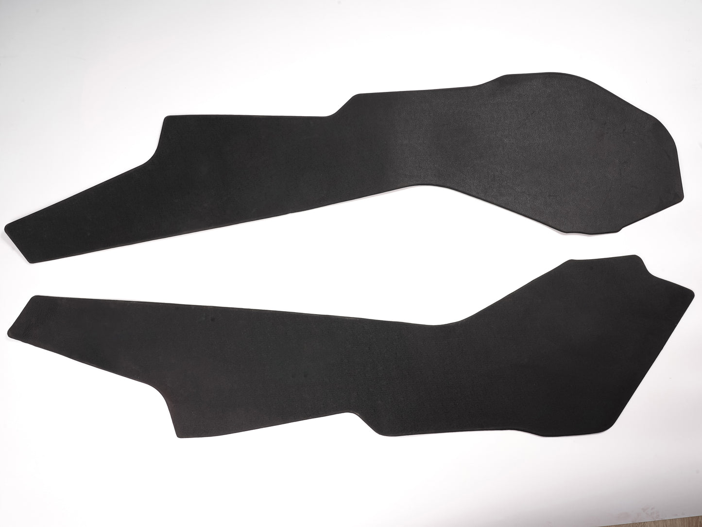 Model 3 Highland: TPE Centre Console Anti-Kick Cover Pads (2 PCs)