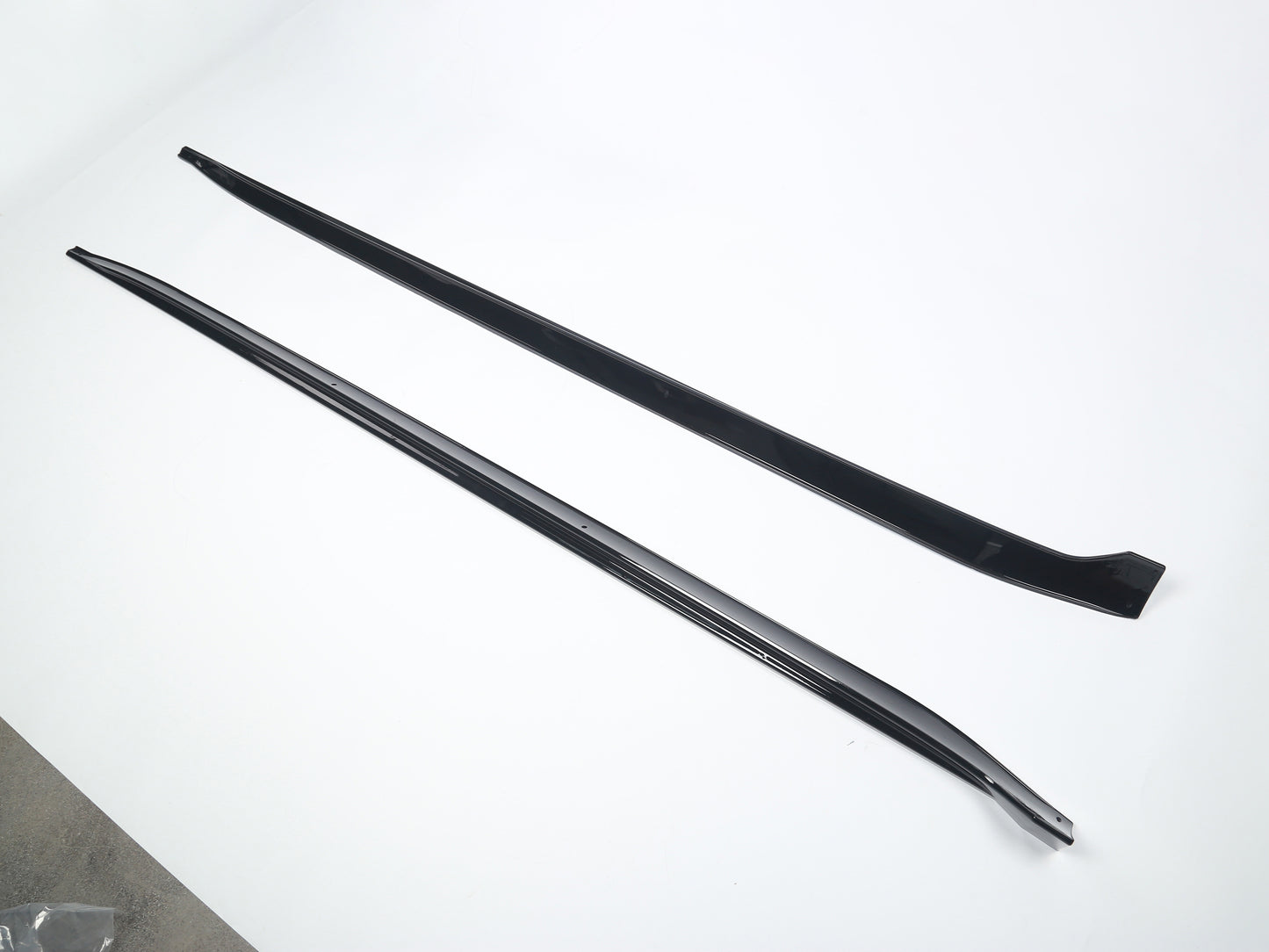Model 3 Highland: Side Skirt Kit (2 PCs)