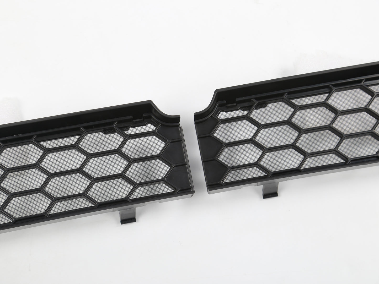 Model Y Juniper 2026+: Front Bumper Lower Grille Cover (4 PCs)