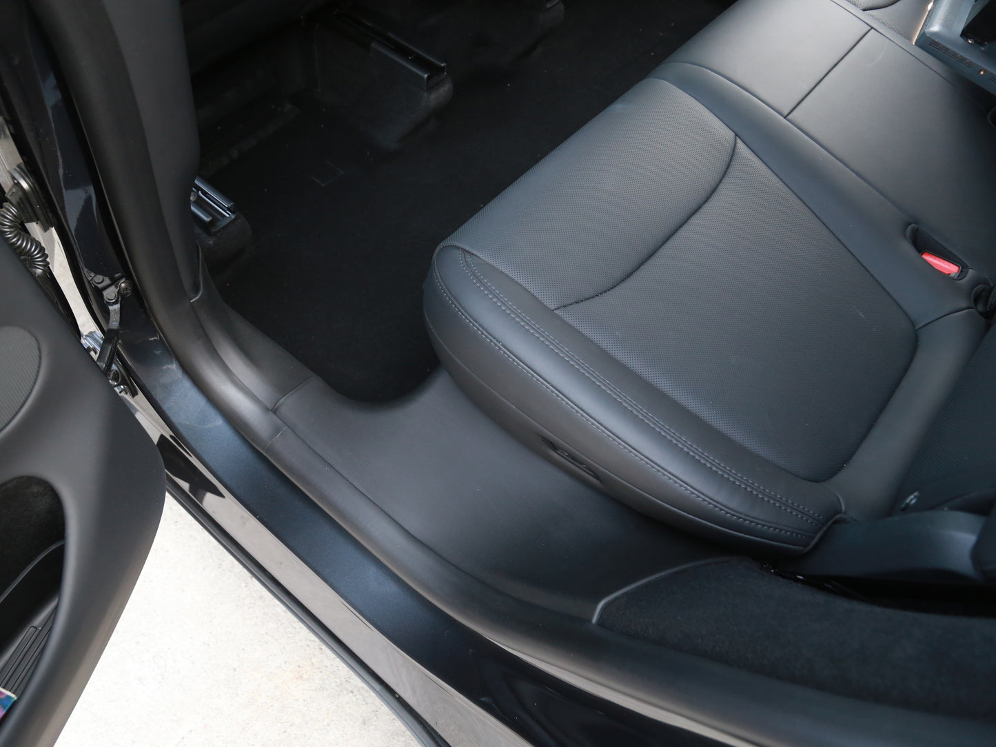 Model Y Juniper 2026+: Full Coverage TPE Door Sill Protection Guard Covers (8PCs)