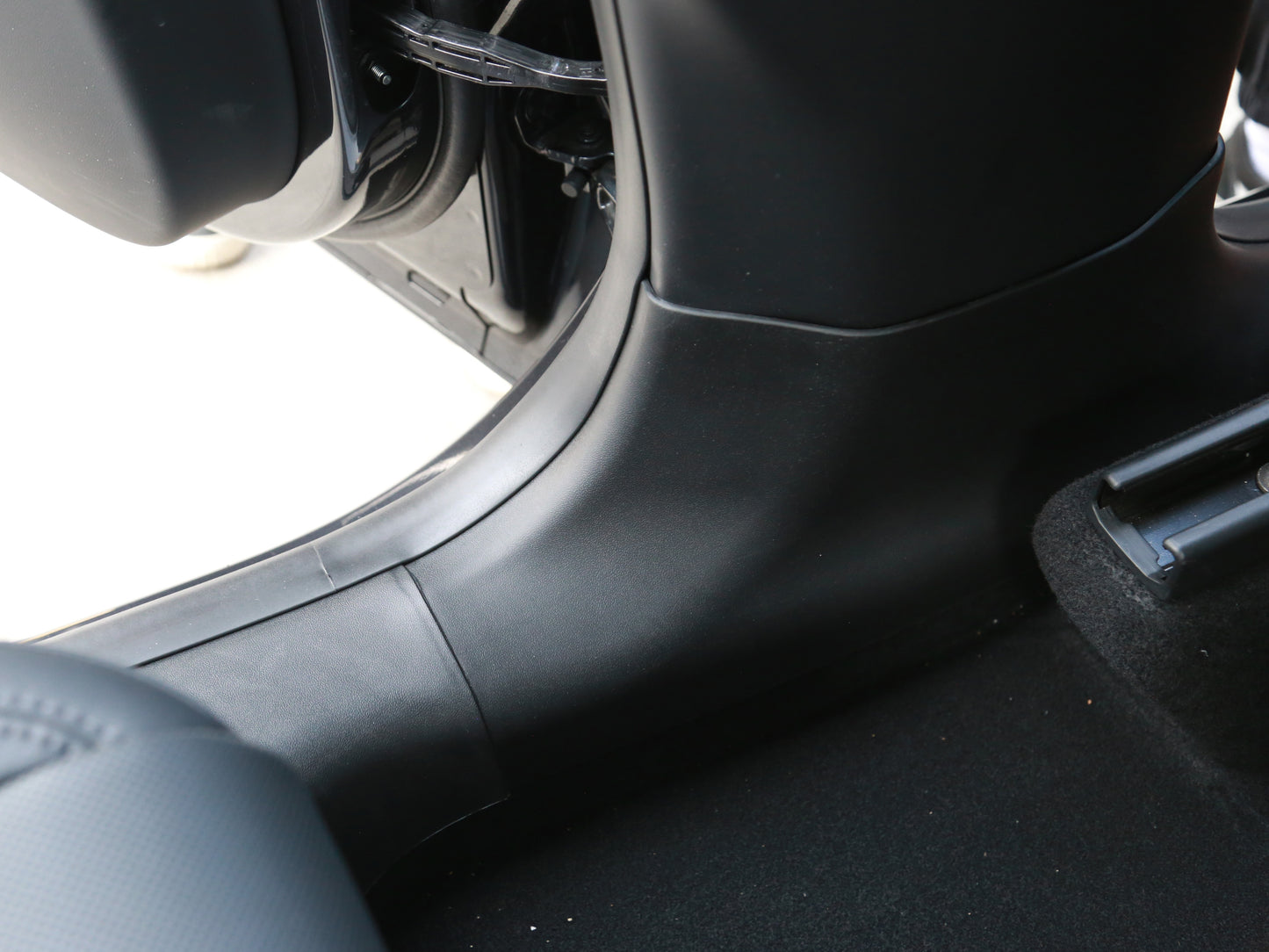 Model Y Juniper 2026+: Full Coverage TPE Door Sill Protection Guard Covers (8PCs)