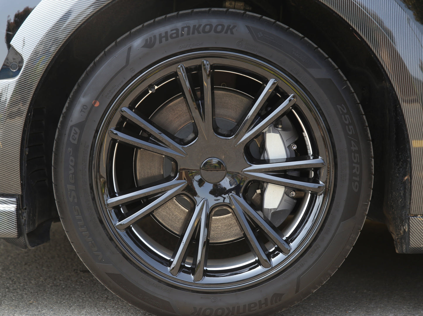 Model Y: Gemini 19" Wheel Rim Protector Cover
