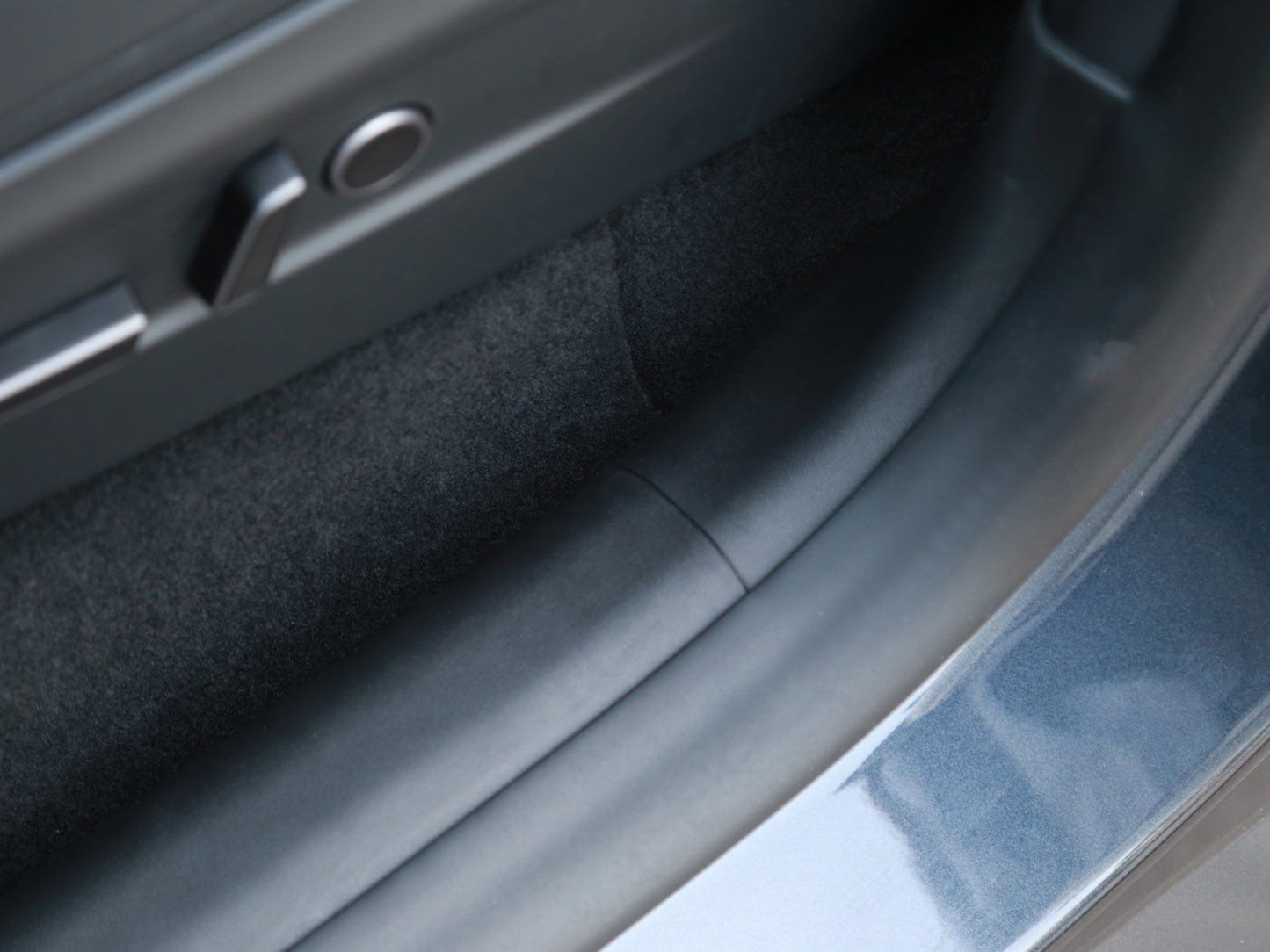 Model Y Juniper 2026+: Full Coverage TPE Door Sill Protection Guard Covers (8PCs)