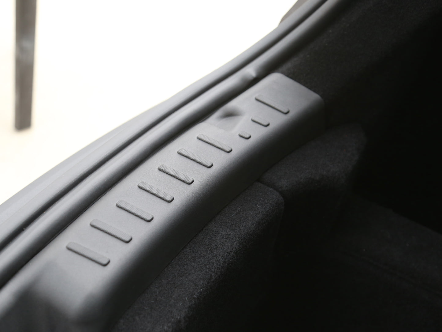 Model Y Juniper 2026+: TPE Trunk Sill Cover
