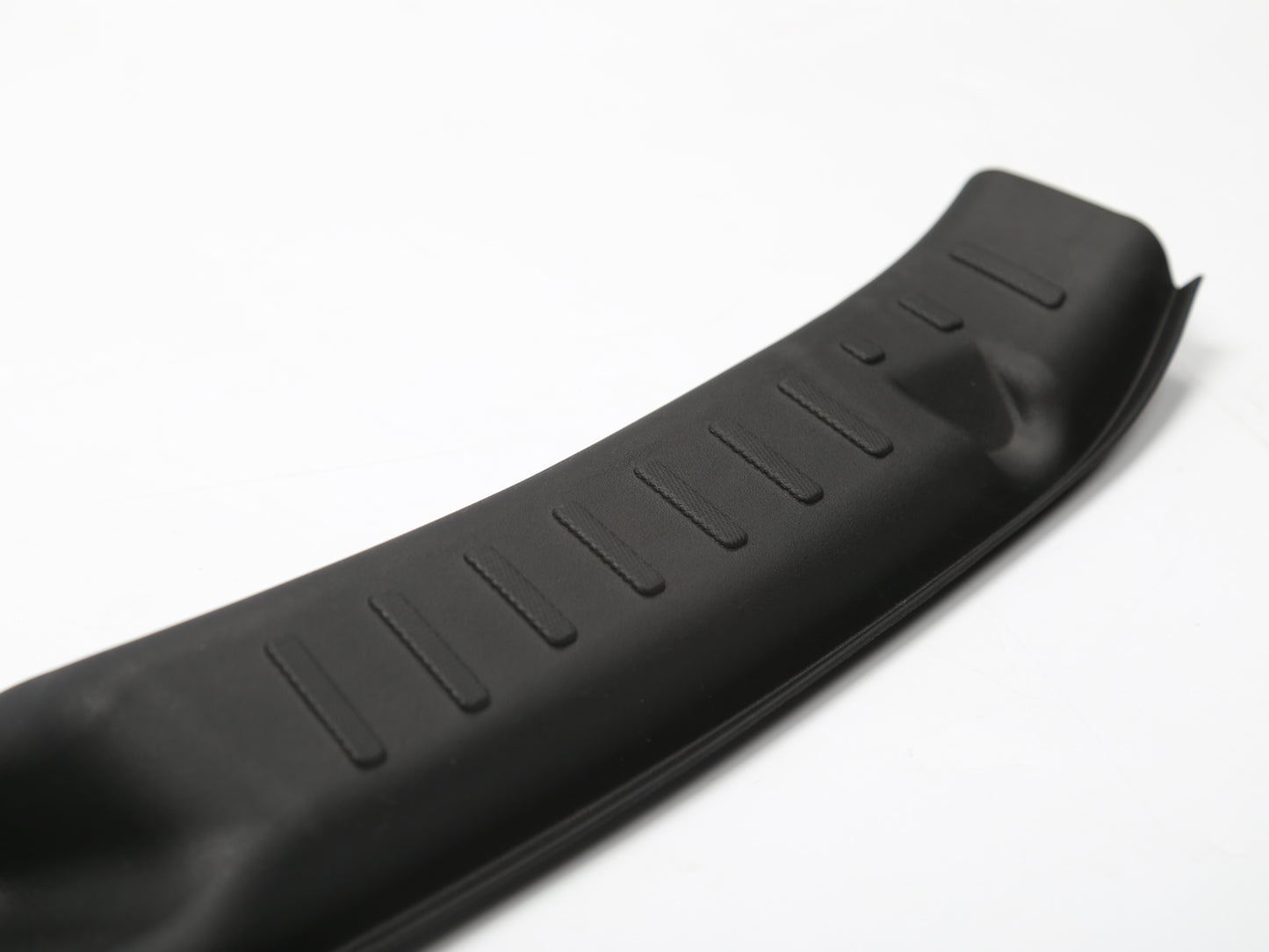 Model Y Juniper 2026+: TPE Trunk Sill Cover