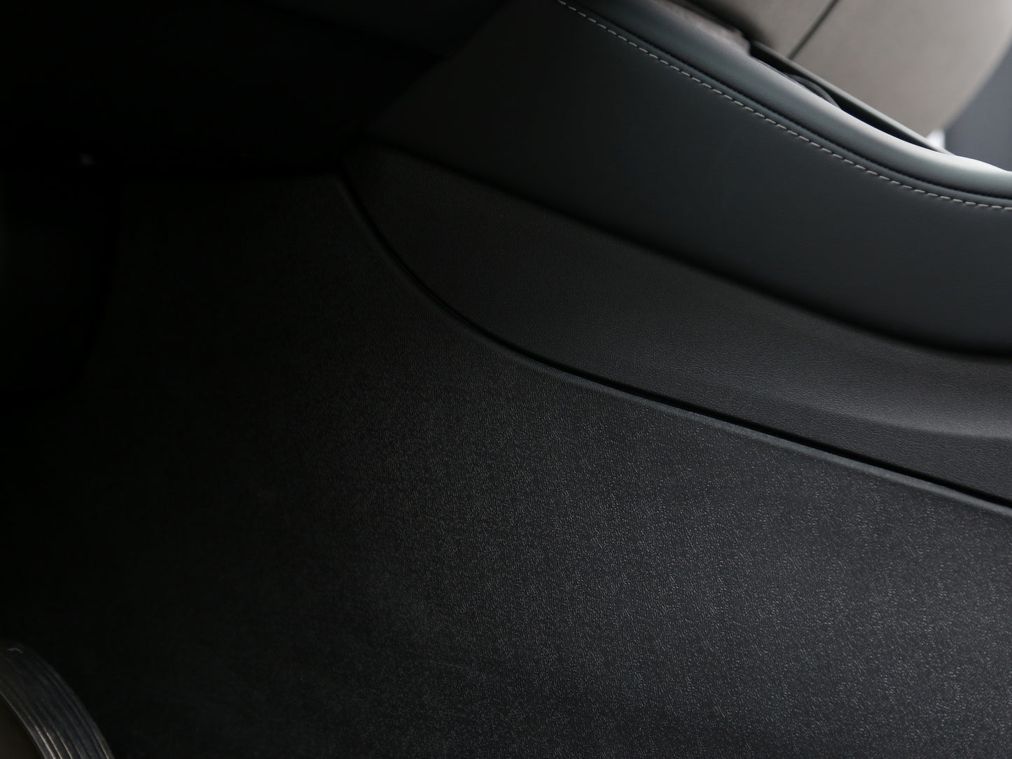 Model Y Legacy: TPE Centre Console Anti-Kick Cover Pads (2 PCs)