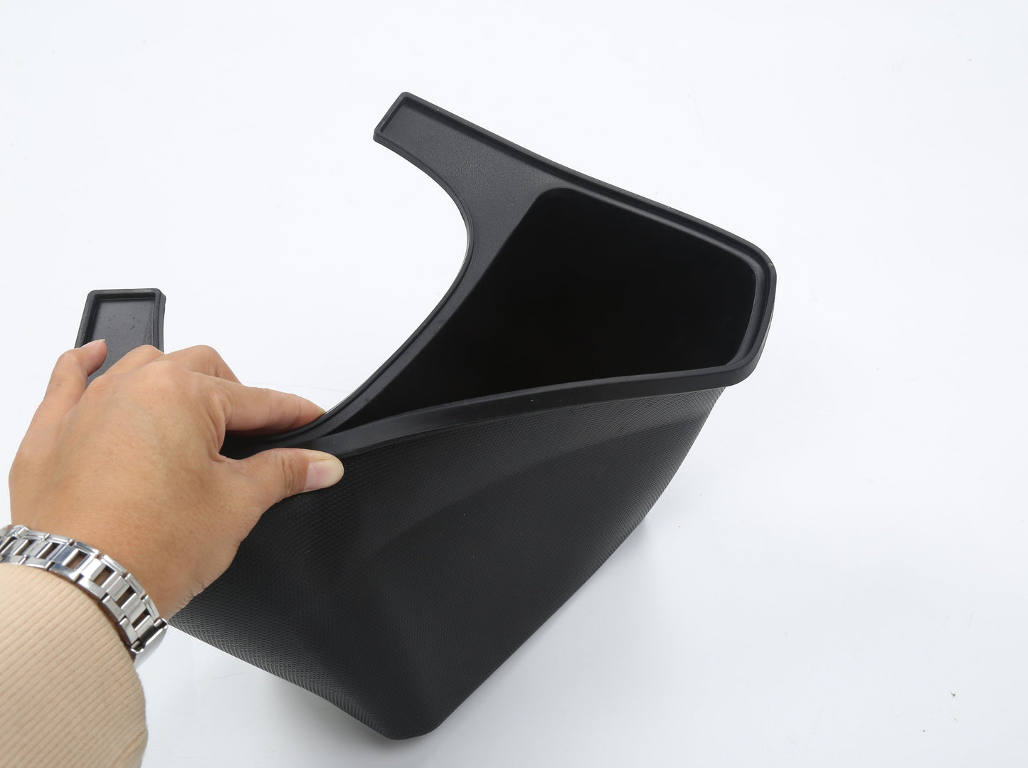 Model Y: Rear Passenger Centre Console Storage Bin