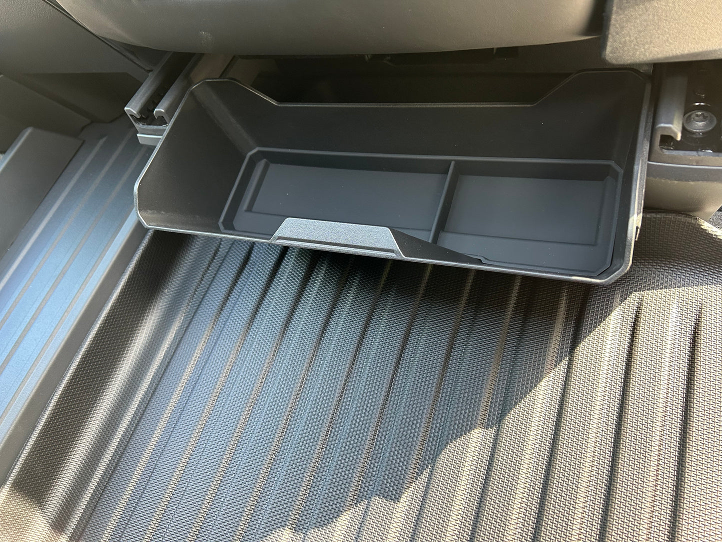 Cybertruck: Underseat Drawer