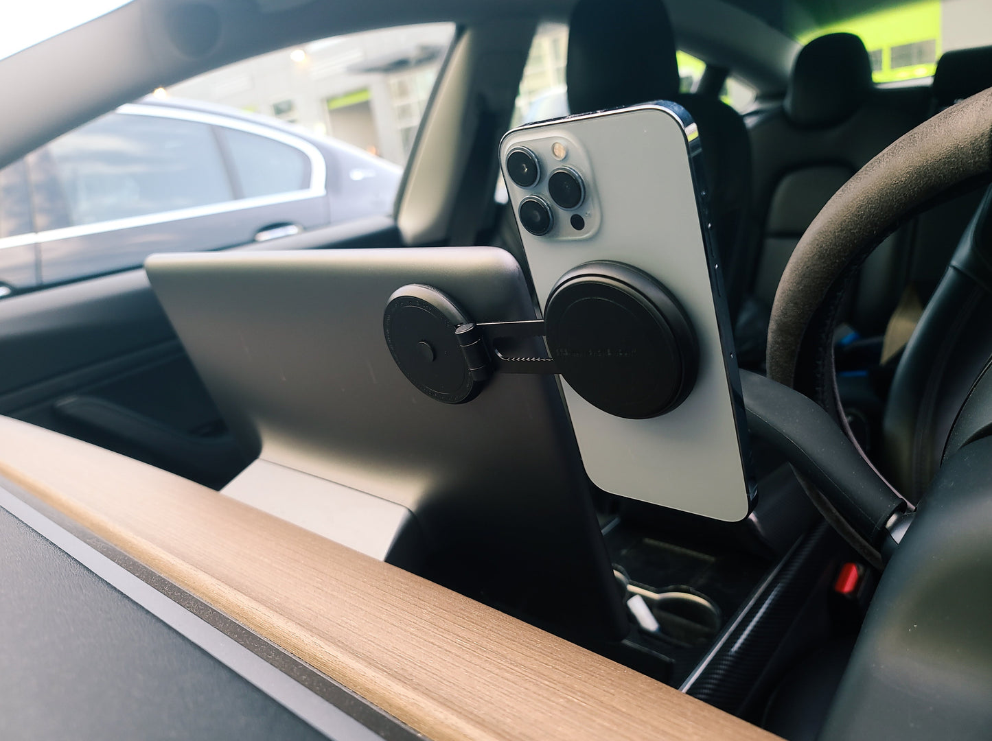 Model S/3/X/Y: Invisible Foldaway Magnetic Phone Mount