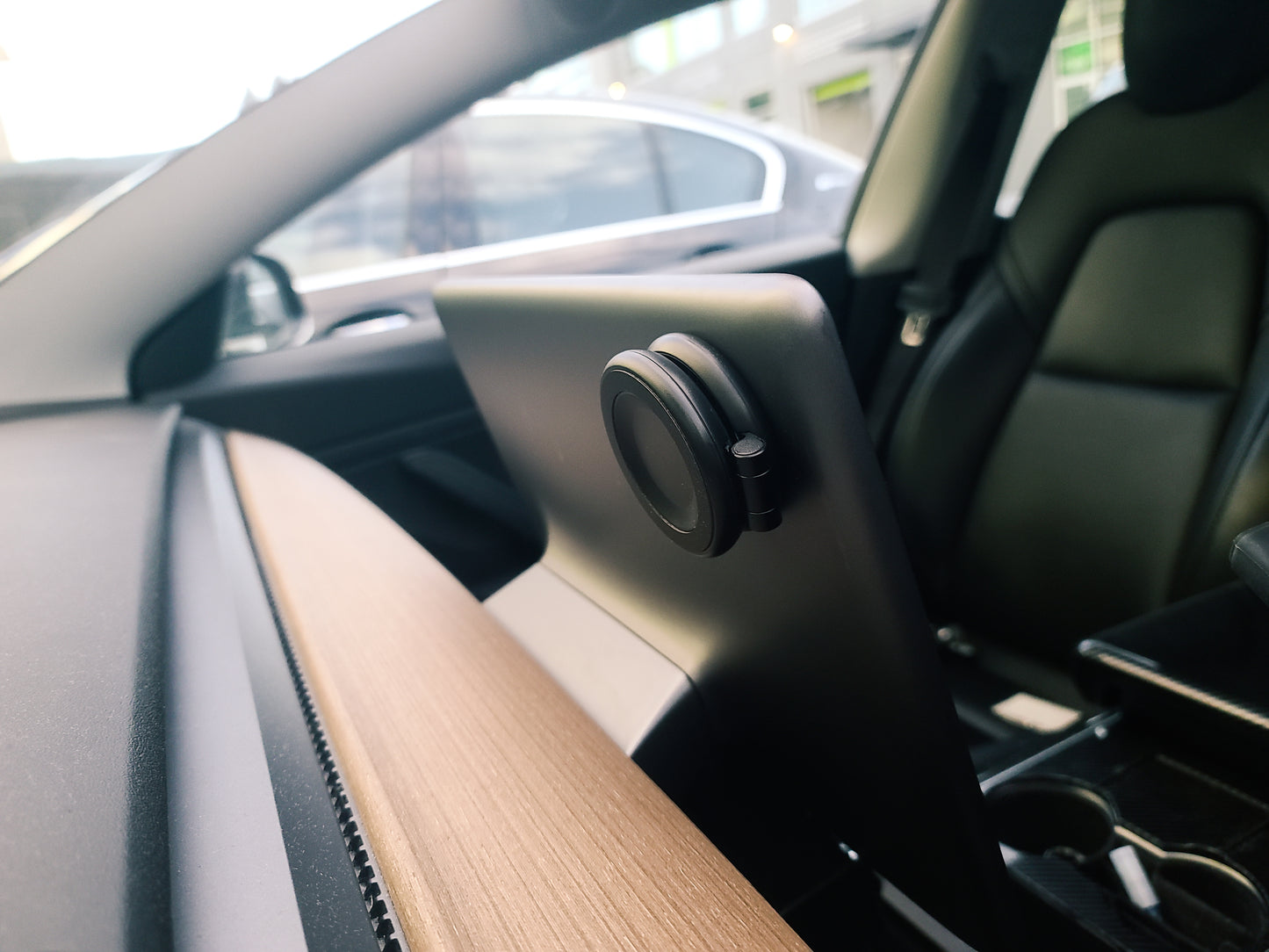 Model S/3/X/Y: Invisible Foldaway Magnetic Phone Mount