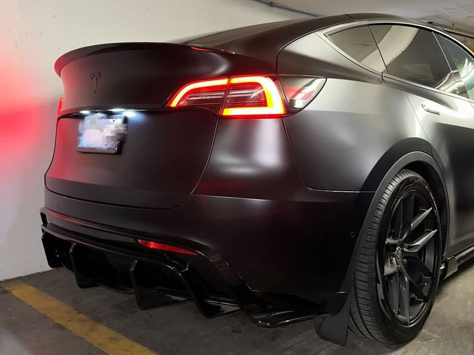 Model Y: Sports Rear Bumper Diffuser