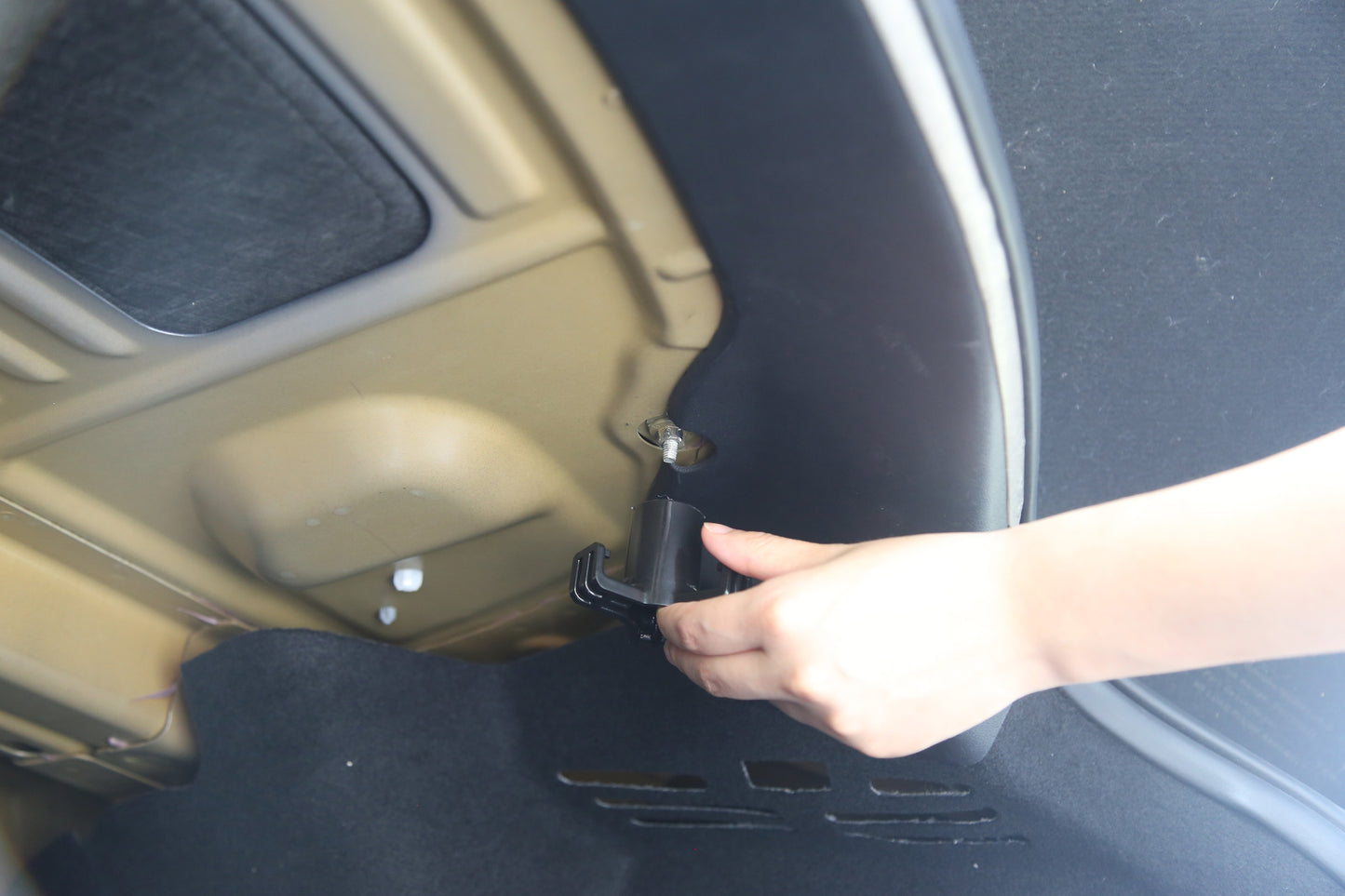 Model 3: Trunk Grocery Bag Hook