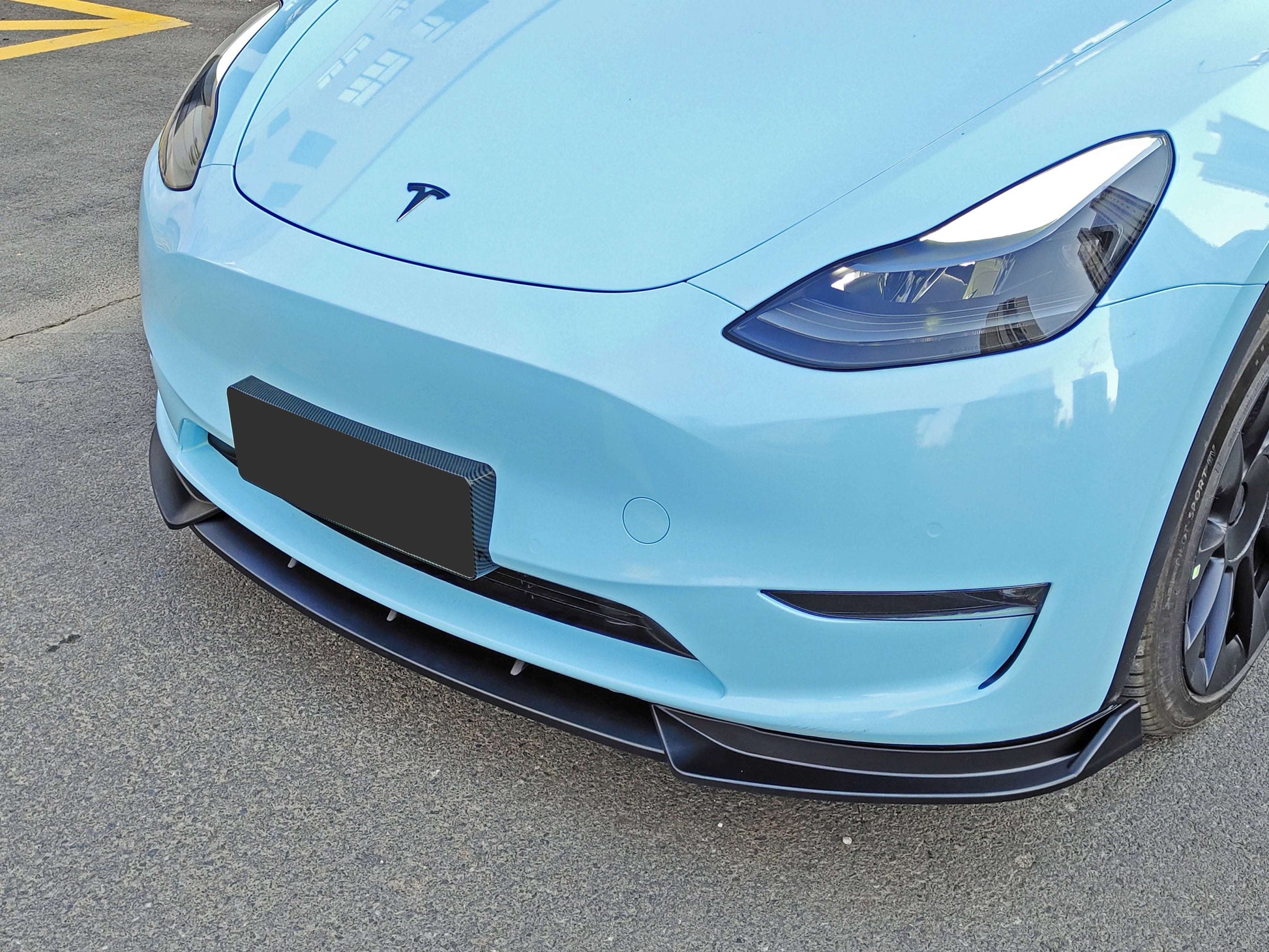 model-y-v-style-front-bumper-lip-splitter