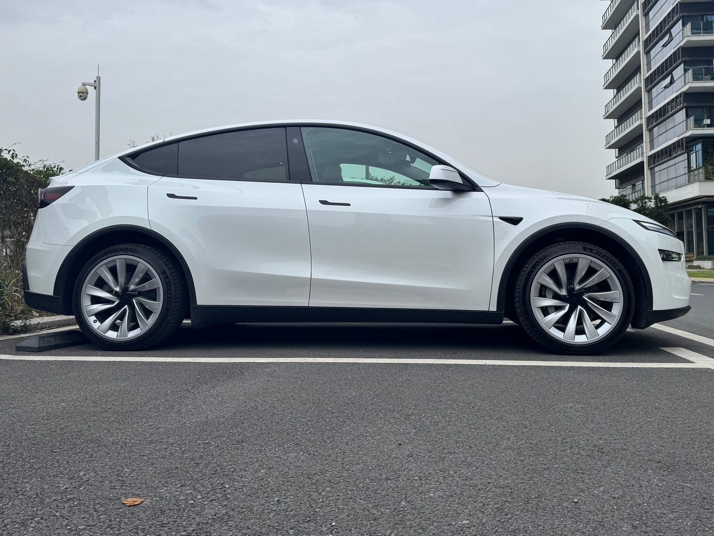 Model Y Juniper 2026+: Helix 20" Rim Edge Protector Guards (4 PCs)