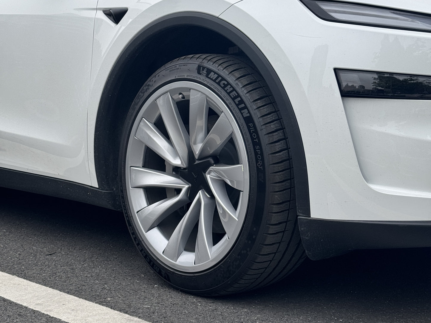 Model Y Juniper 2026+: Helix 20" Rim Edge Protector Guards (4 PCs)