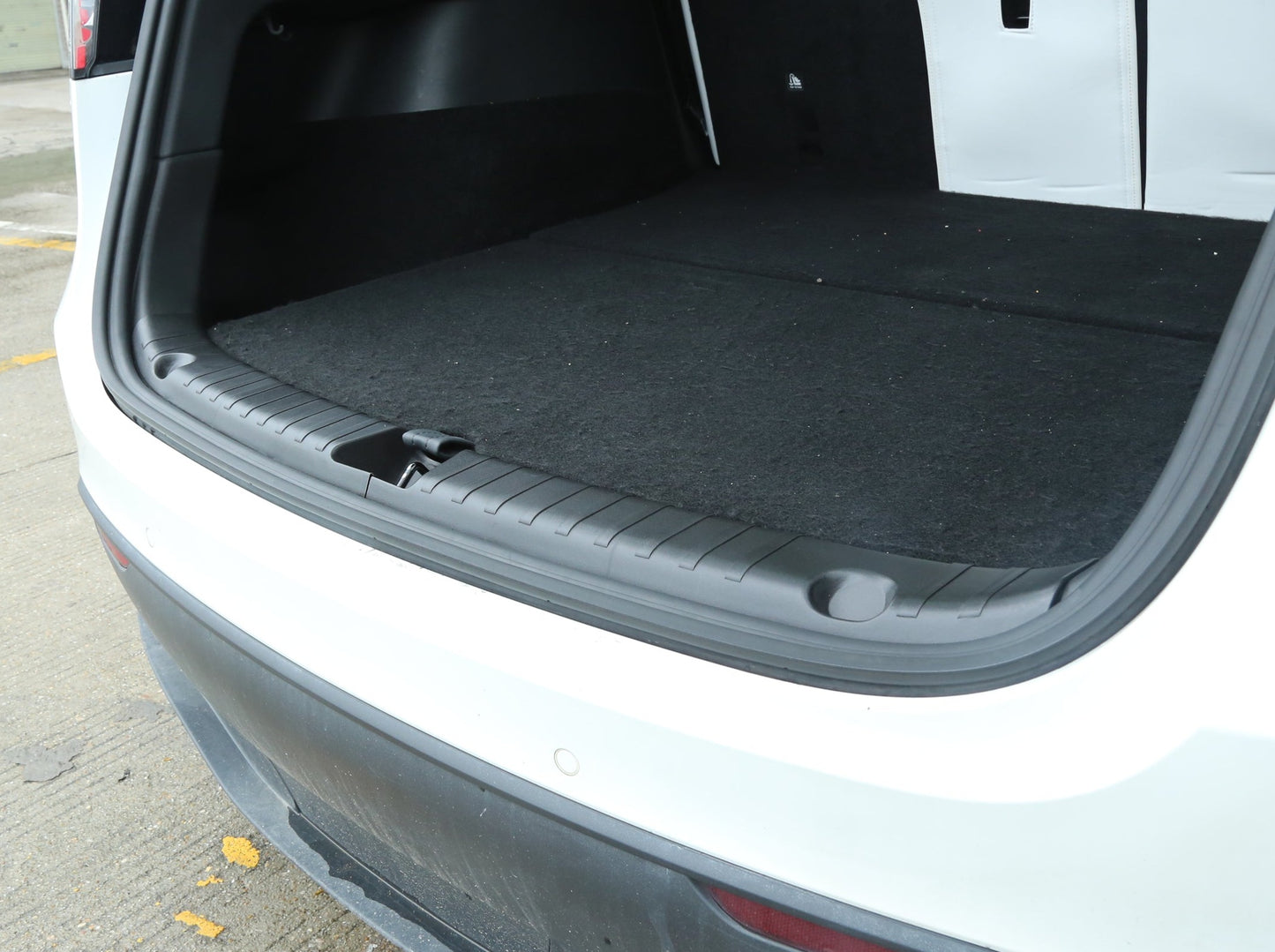 Model Y: Trunk Sill Protection Cover