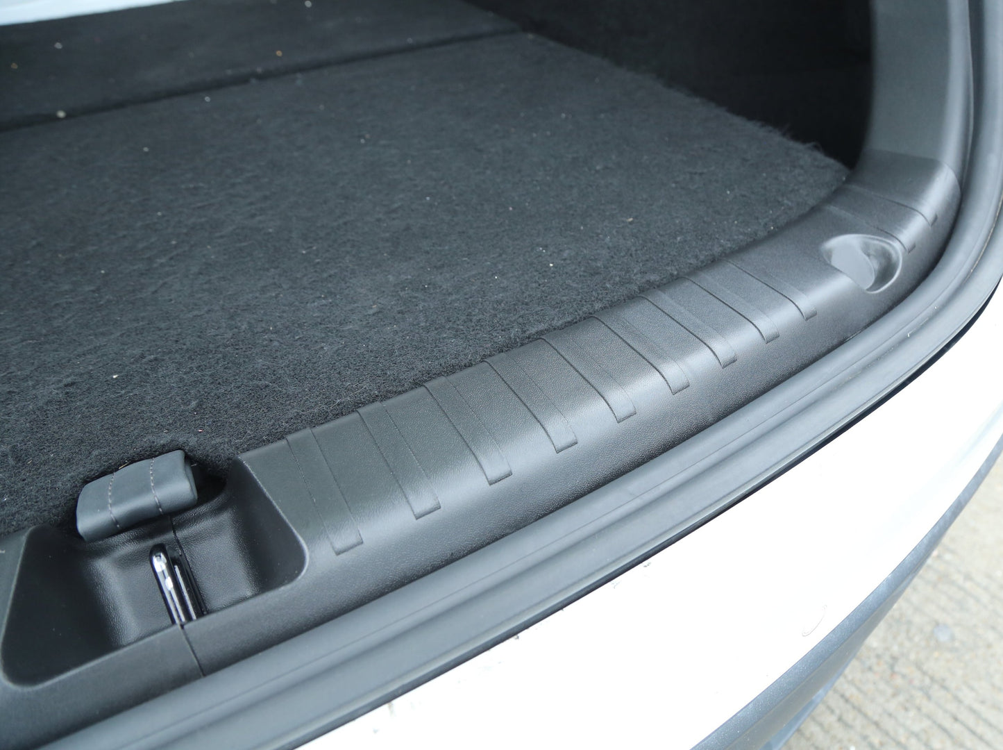 Model Y: Trunk Sill Protection Cover