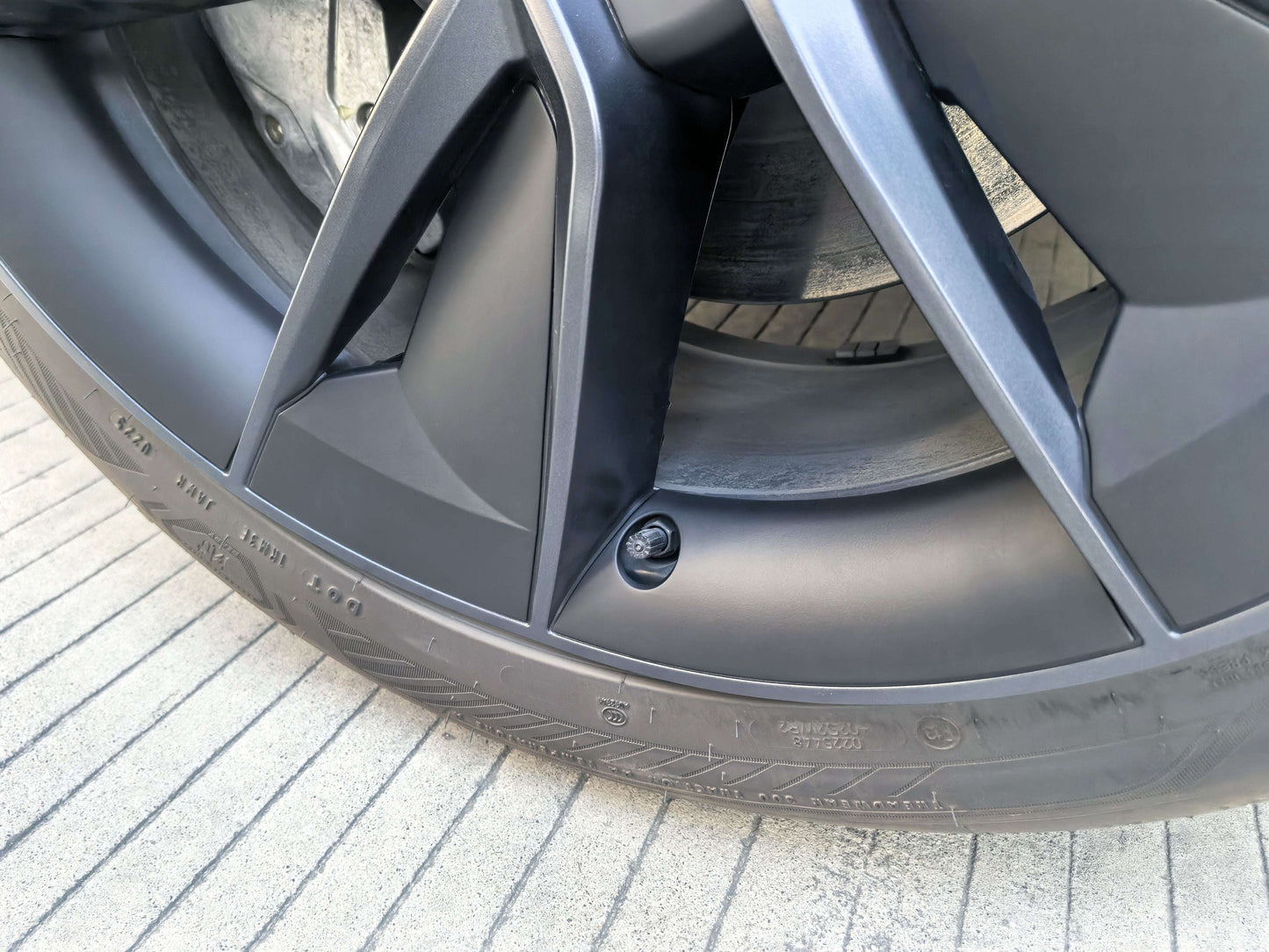 model-y-juniper-2026-crossflow-19-wheel-rim-protector-cover