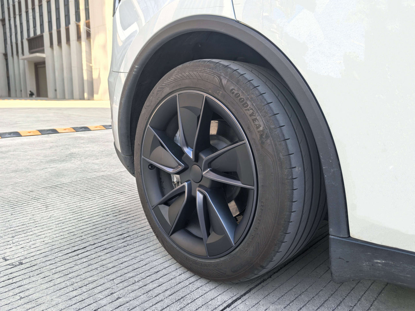 model-y-juniper-2026-crossflow-19-wheel-rim-protector-cover