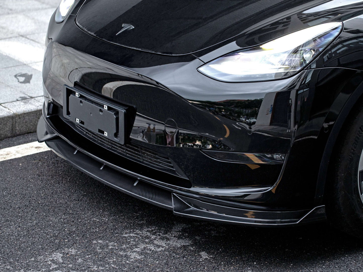 model-y-v-style-front-bumper-lip-splitter