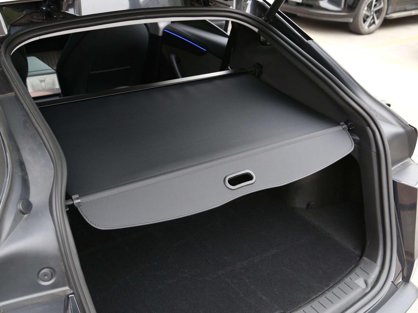 model-y-juniper-2026-retractable-privacy-trunk-screen-cover