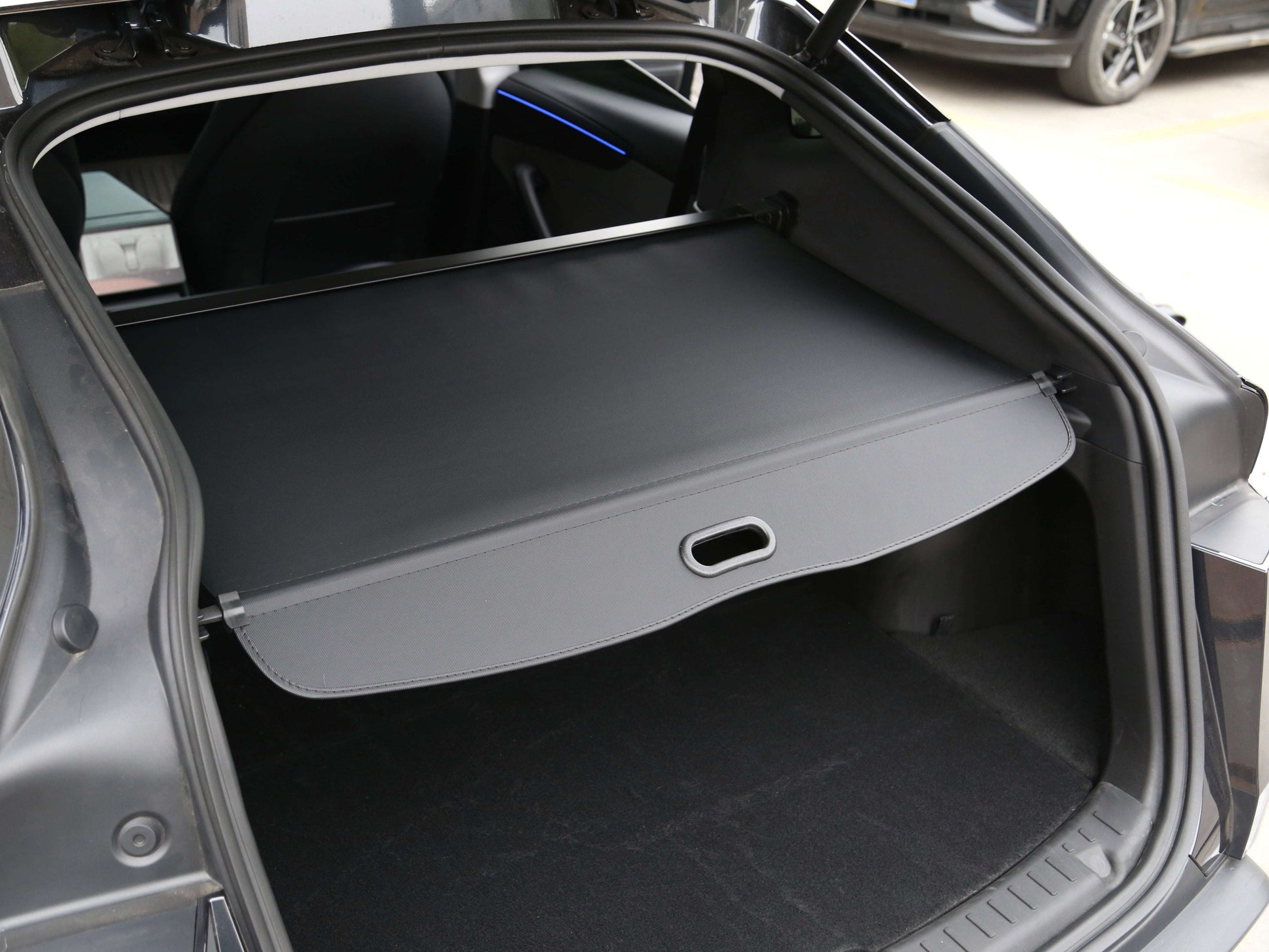 model-y-juniper-2026-retractable-privacy-trunk-screen-cover