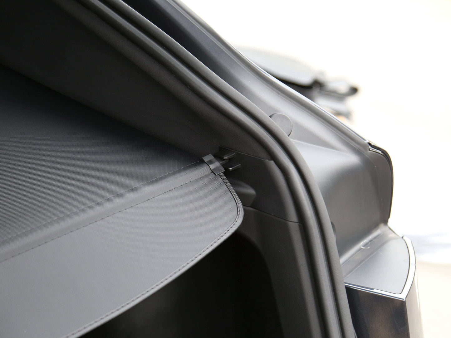 model-y-juniper-2026-retractable-privacy-trunk-screen-cover