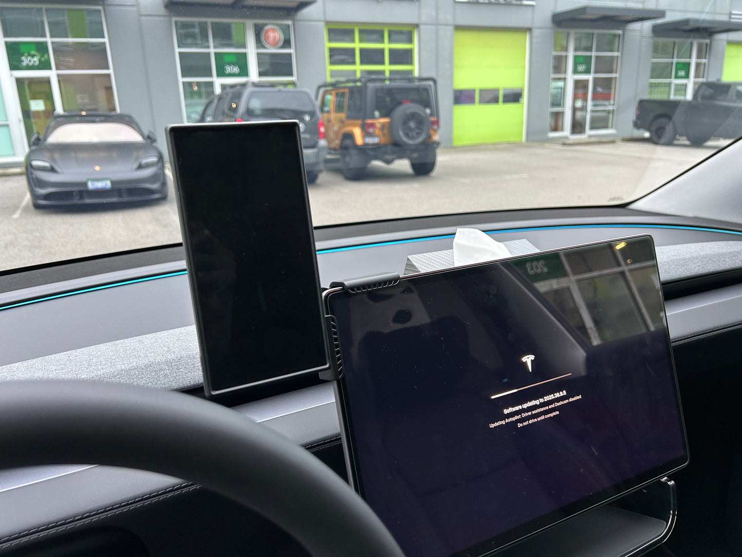 Model 3/Y: Magnetic Rotatable Screen Edge Phone Holder Mount
