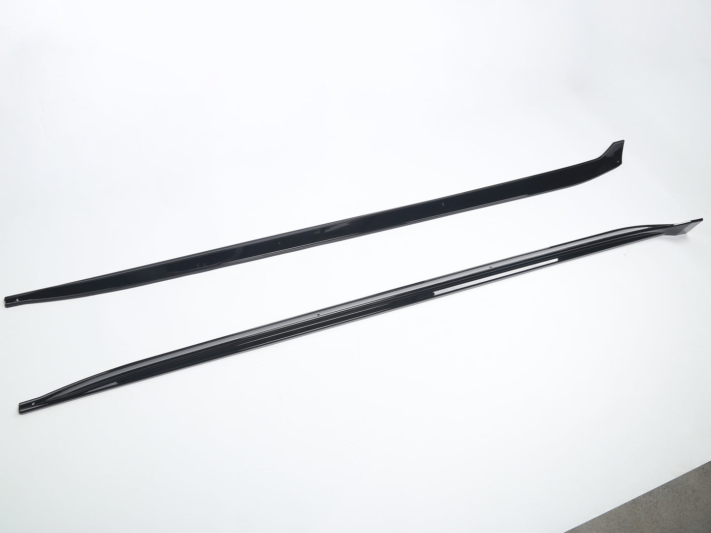 Model 3 Highland: Side Skirt Kit (2 PCs)