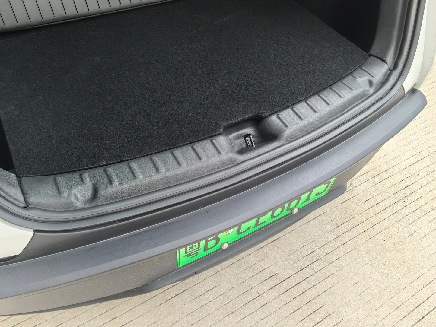 Model Y Juniper 2026+: TPE Trunk Sill Cover