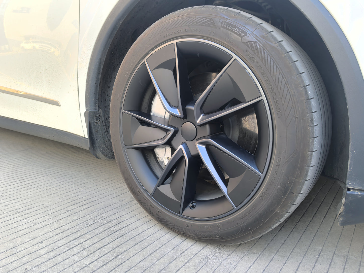 Model Y Juniper 2026+: Crossflow 19" Full Wheel Rim Protector Cover (4 PCs)