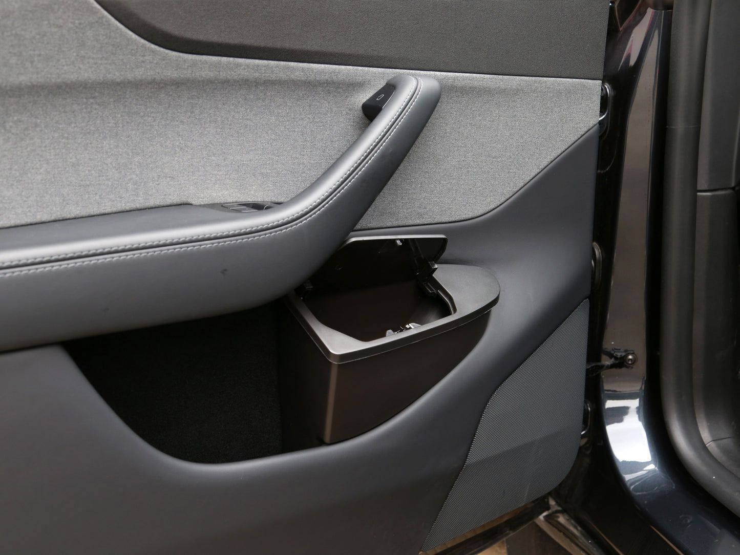 Model Y Juniper 2026+: Front Door Pocket Garbage Bins (2 PCs)