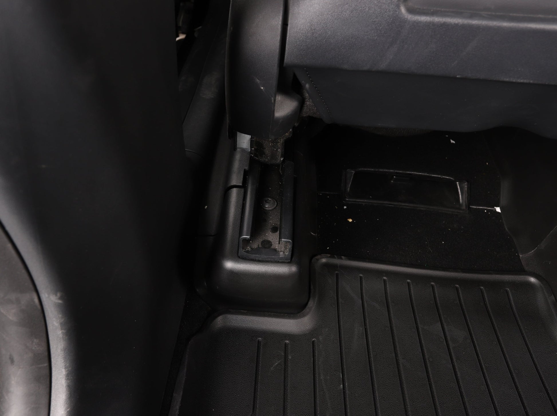 Model Y: Underseat Corner Edge Protector Cover (7 PCs)