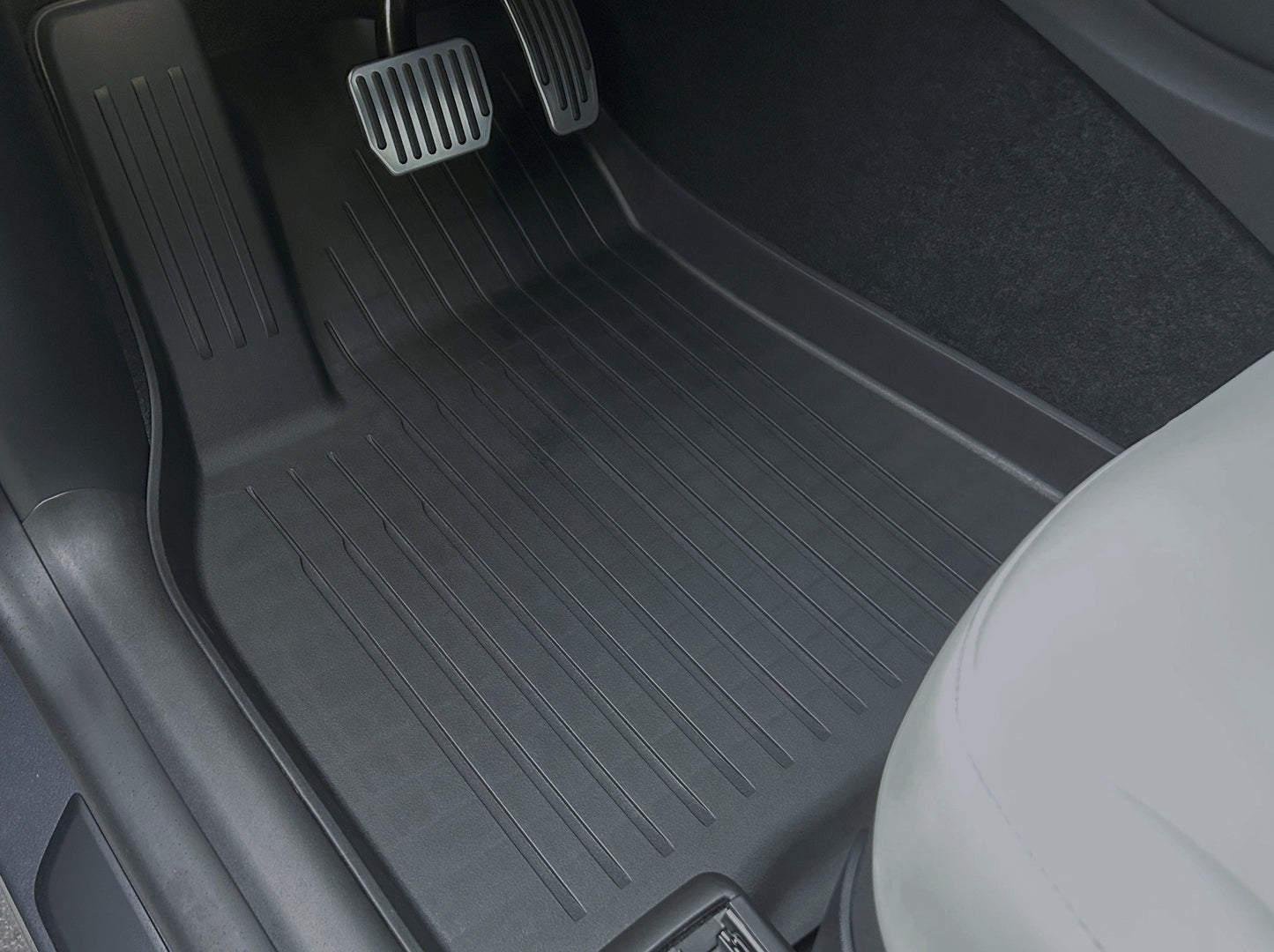 Model Y 7 Seaters: TPE 3-Rows All-weather Floor Mats (4 PCs)