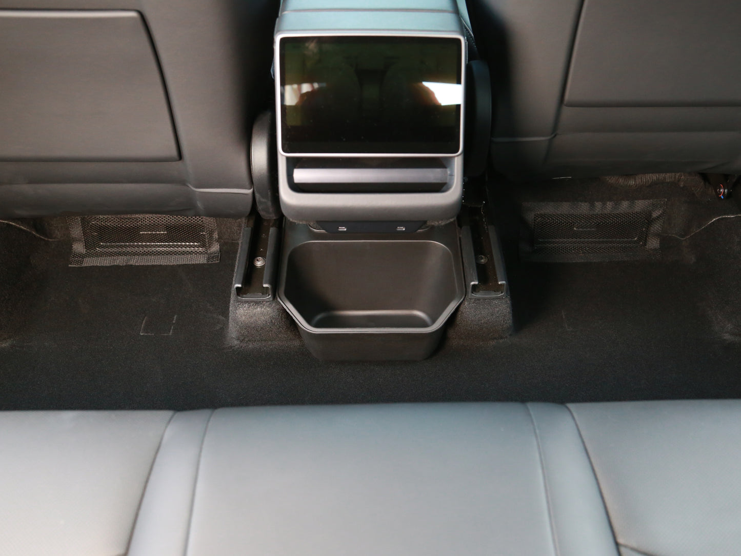 Model Y Juniper 2026+: Rear Passenger Centre Console Storage Bin