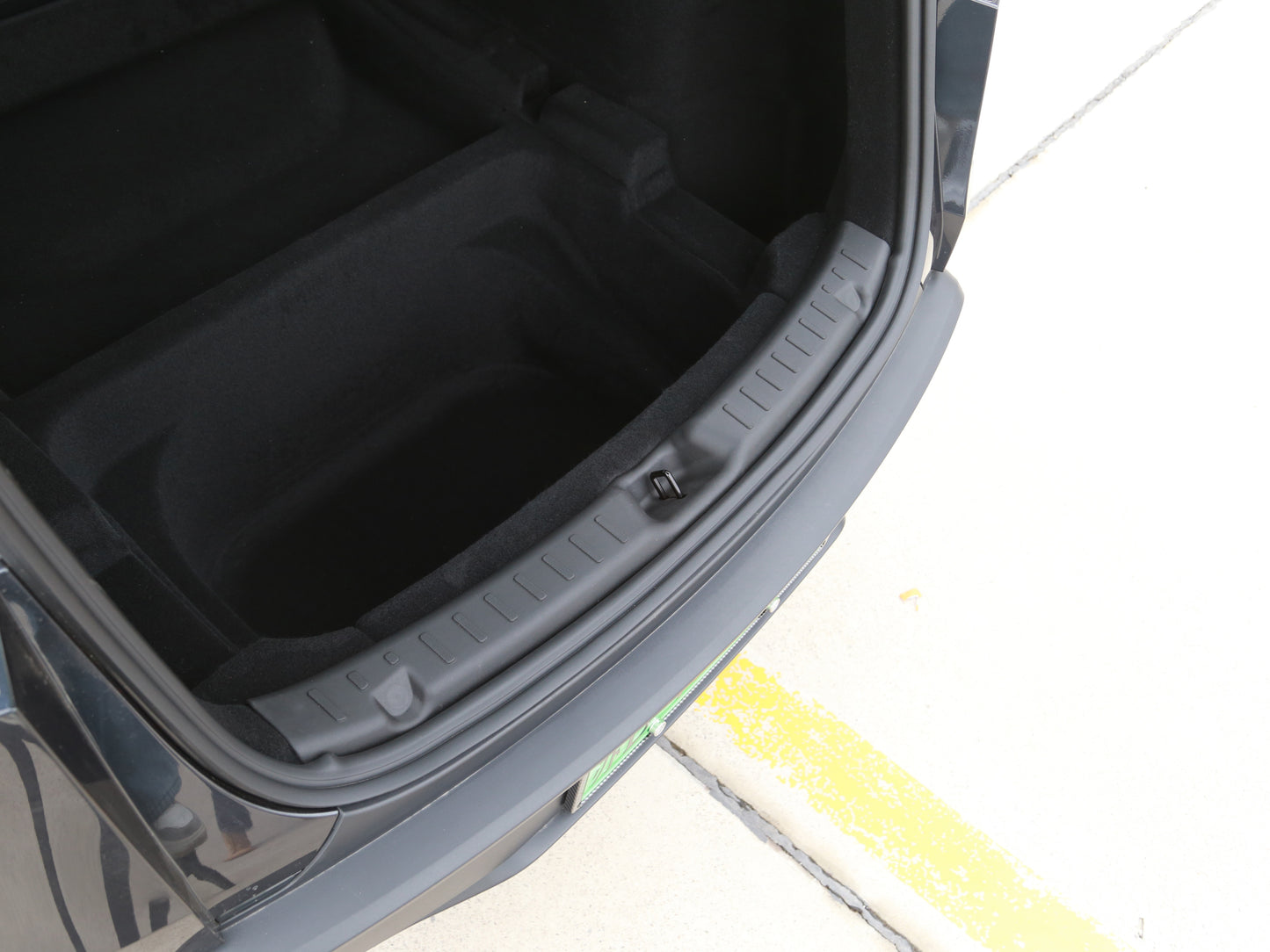 Model Y Juniper 2026+: TPE Trunk Sill Cover