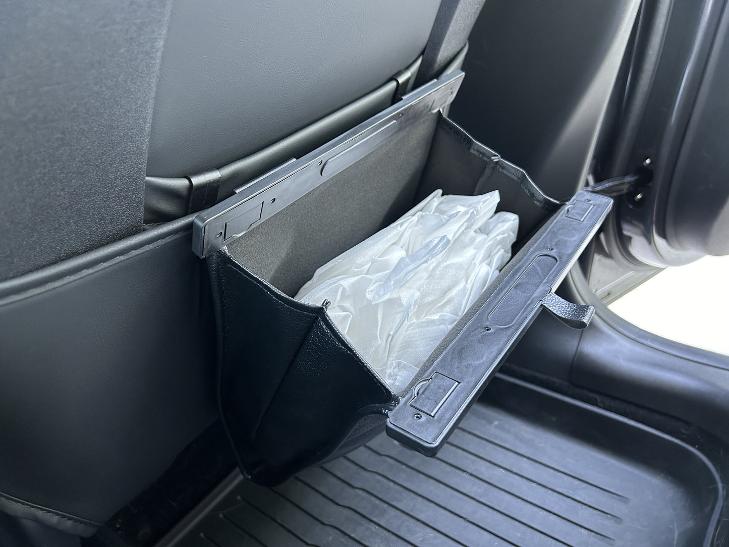 Model S/3/X/Y: Rear Seat PU Leather Magnetic Trash Bag (T2 Gift)