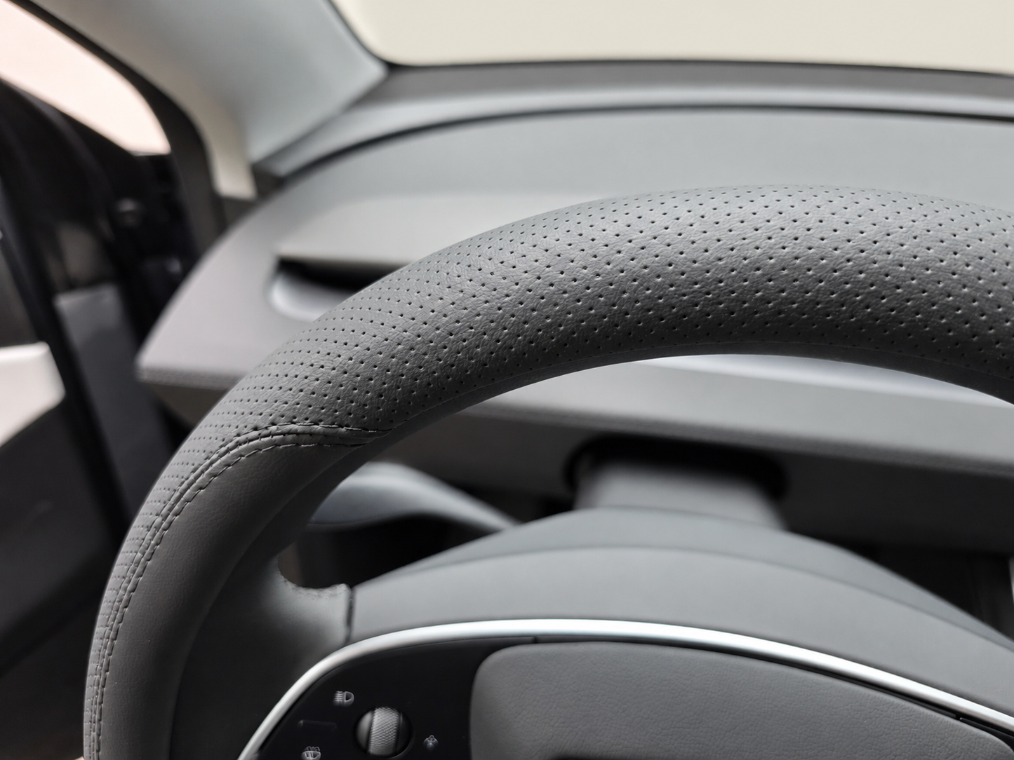 Model 3 Highland 2024+/ Y Juniper 2026+: PU Leather Steering Wheel Full Cover