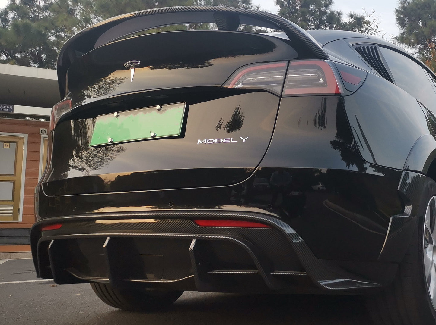 Model Y: Sports Rear Bumper Diffuser