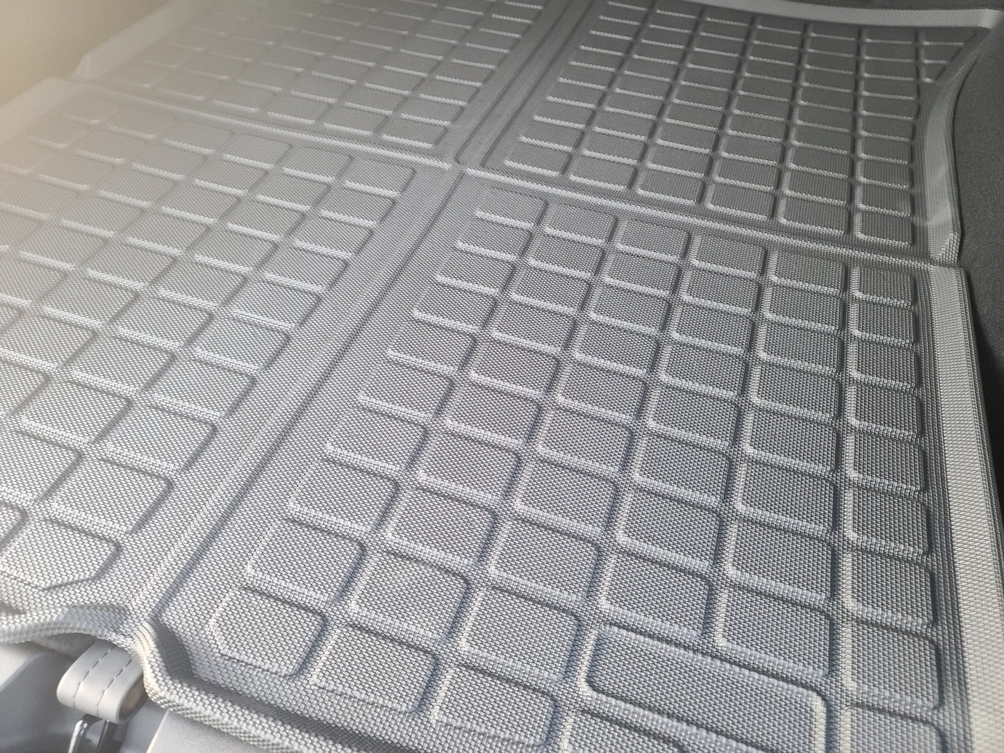 Model Y: Trunk Mat (TPE-O Rubber)