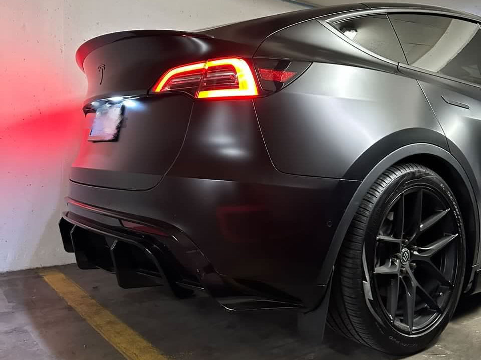 Model Y: Sports Rear Bumper Diffuser