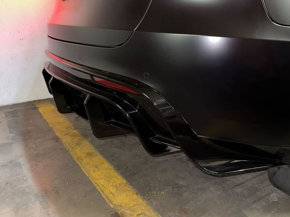 Model Y: Sports Rear Bumper Diffuser